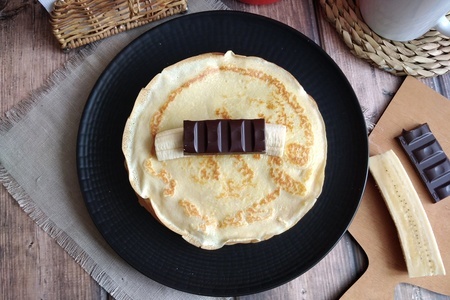 Krep "muz-çikolata mutluluğu" #Shrovetide 2023: adım 8