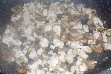 Дрожжевые блины с курицей и грибами "суперсытные" #масленица 2023: шаг 6