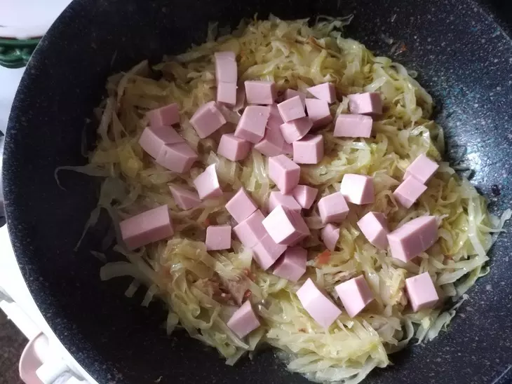 Ржано-пшеничные блины с жареной капустой с беконом и колбасой "незабываемые" #масленица2023: шаг 5