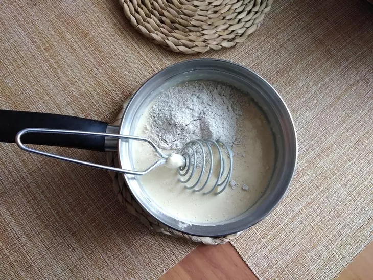 Ржано-пшеничные блины с жареной капустой с беконом и колбасой "незабываемые" #масленица2023: шаг 7