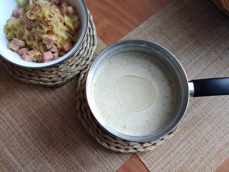 Ржано-пшеничные блины с жареной капустой с беконом и колбасой "незабываемые" #масленица2023: шаг 9