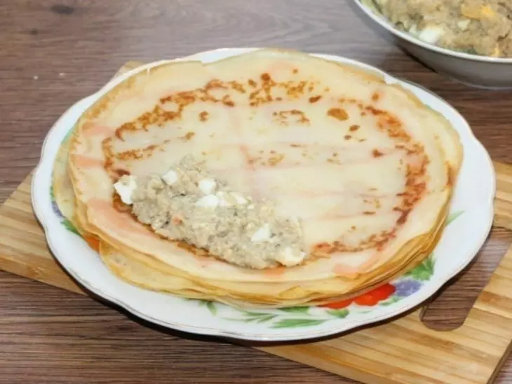 Блины на молочной сыворотке с начинкой #масленица2023: шаг 13