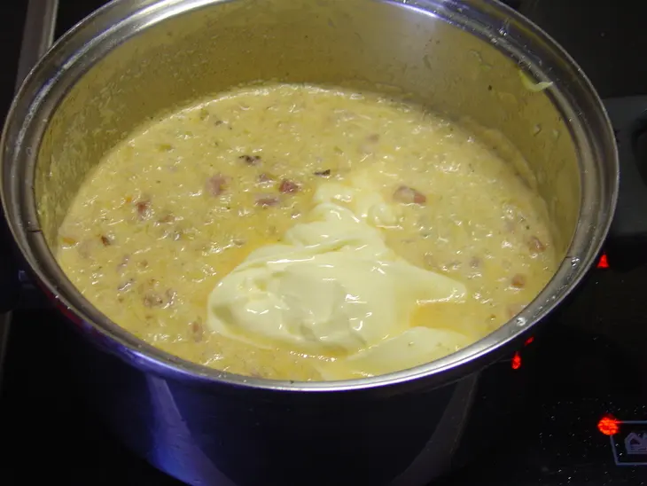 Тортеллини с беконом и цуккини   в сливочно-сырном соусе: шаг 6