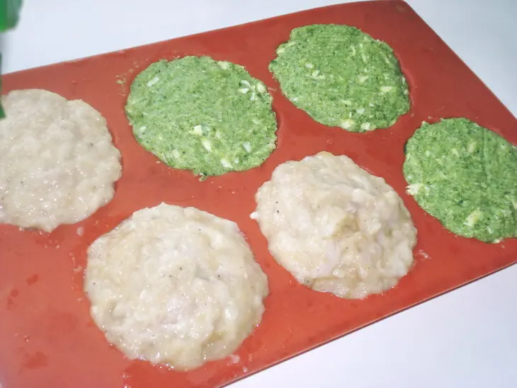 Маффины из брокколи и цыплёнка в дуэте.: шаг 4