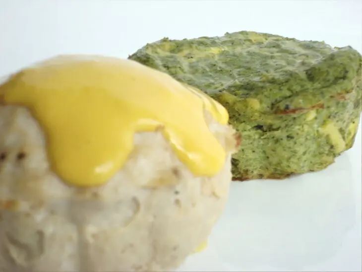 Маффины из брокколи и цыплёнка в дуэте.: шаг 7
