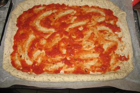 Пицца "салями" с овощным акцентом и сыром в корочке: шаг 3
