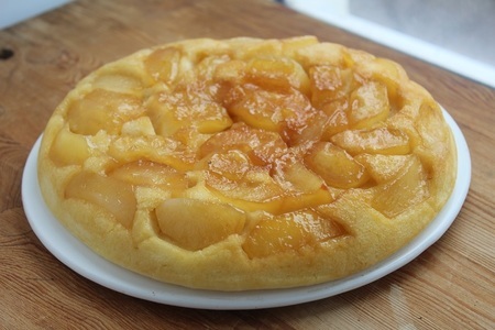 Яблочный пирог с карамелью на сковороде: шаг 6