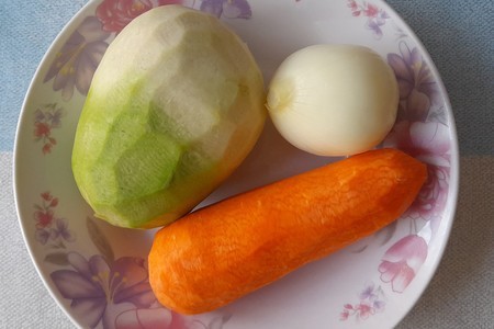 Салат с редькой и морковью: шаг 1