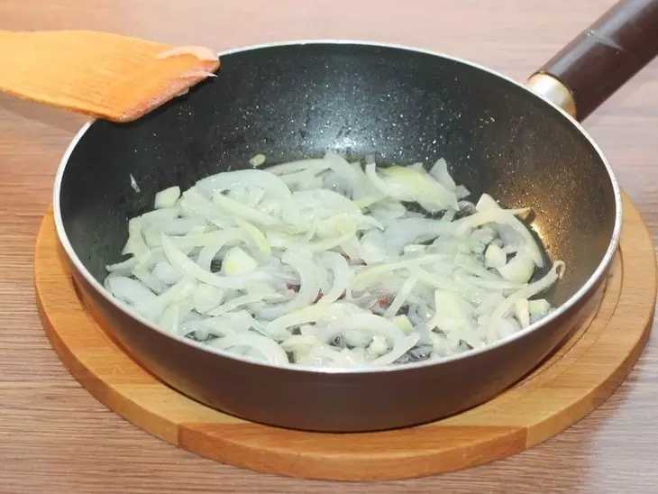 Постный салат с фасолью и овощами: шаг 1