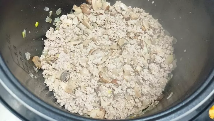 Макаронник с фаршем и грибами: шаг 4