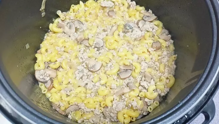 Макаронник с фаршем и грибами: шаг 5