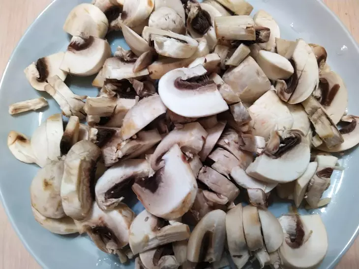 Фунчоза с овощами и грибами: шаг 2