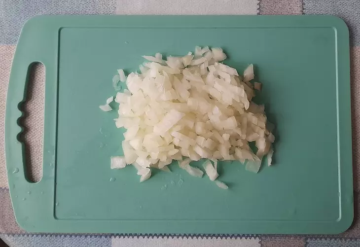 Салат из свёклы с солёными помидорами: шаг 3