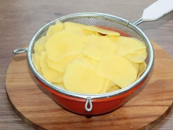 Пряные картофельные рулетики: шаг 3