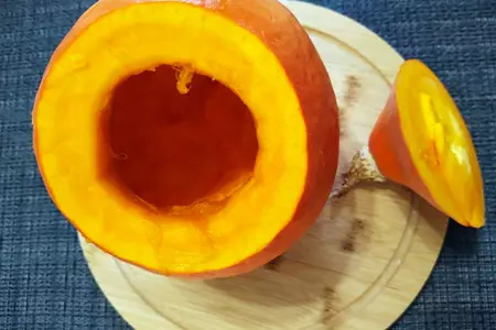 Каша пшенная с цукатами, мёдом и изюмом в тыкве запечённая в духовке: шаг 1
