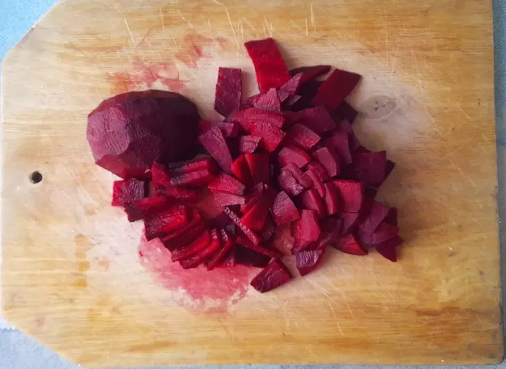 Маринованная капуста со свёклой и чесноком: шаг 2