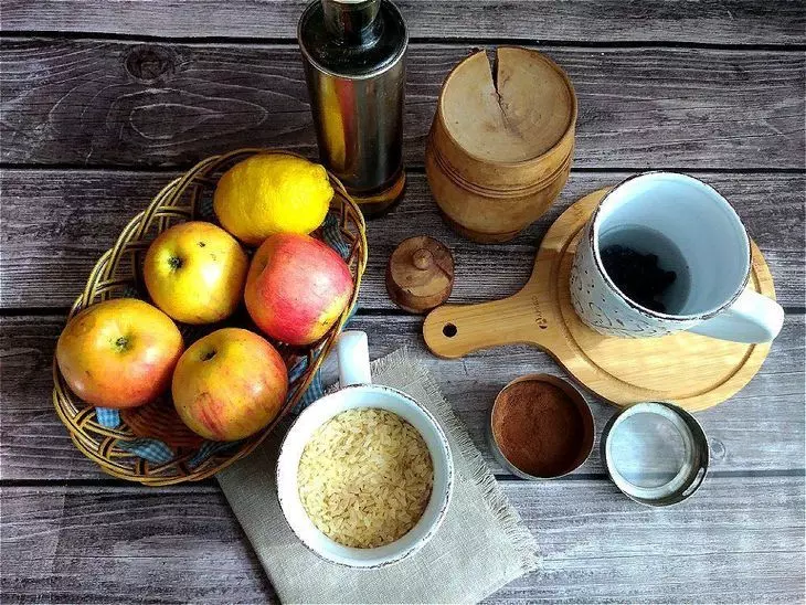 Каша рисовая фруктовая с мёдом и корицей: шаг 1