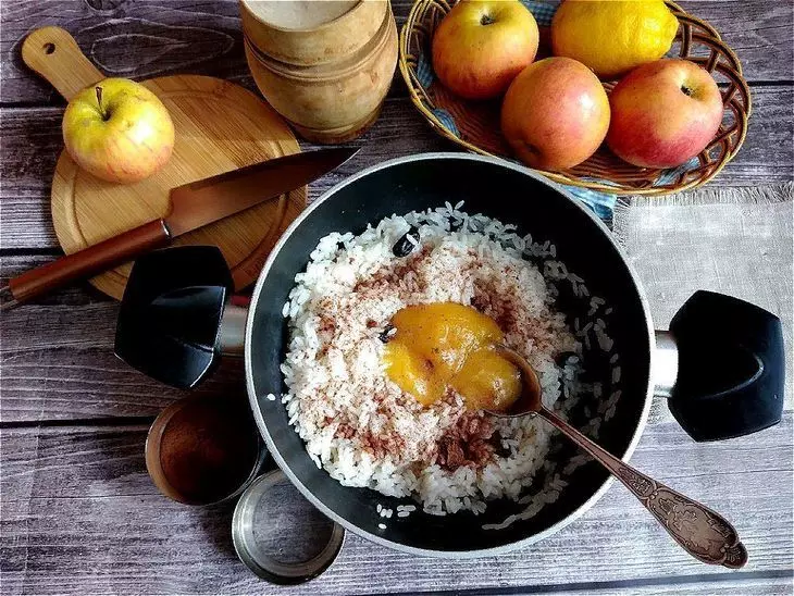 Каша рисовая фруктовая с мёдом и корицей: шаг 3