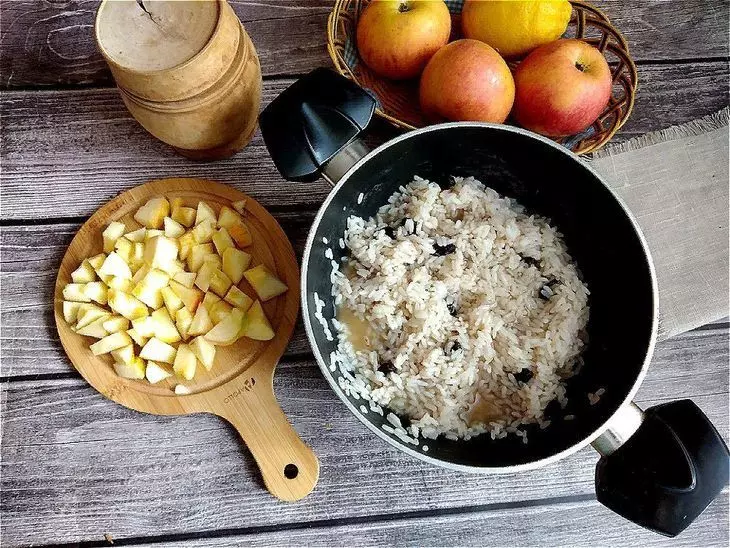 Каша рисовая фруктовая с мёдом и корицей: шаг 4