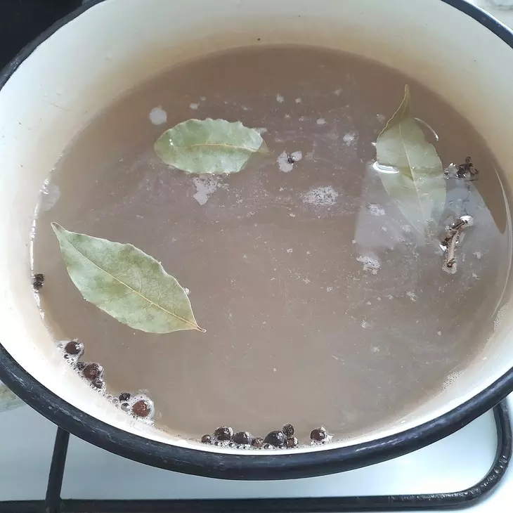Маринованная капуста со свёклой и чесноком: шаг 6