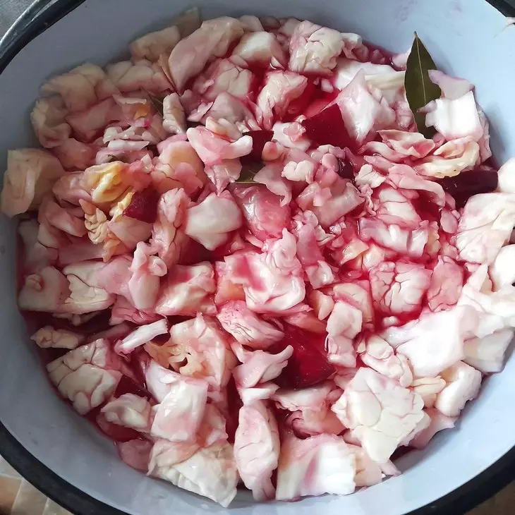 Маринованная капуста со свёклой и чесноком: шаг 7