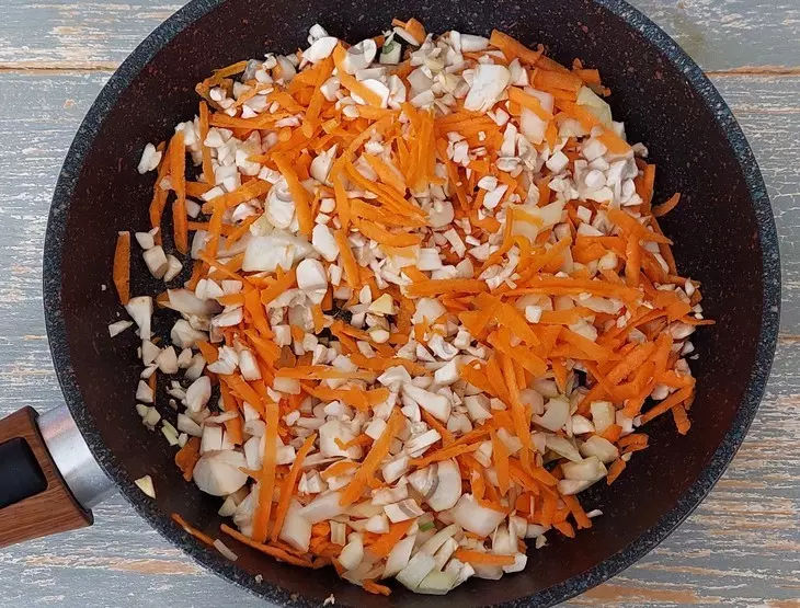 Помидоры фаршированные шампиньонами и орехами: шаг 3
