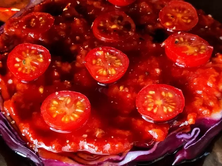 Стейк из краснокочанной капусты с томатоми: шаг 4