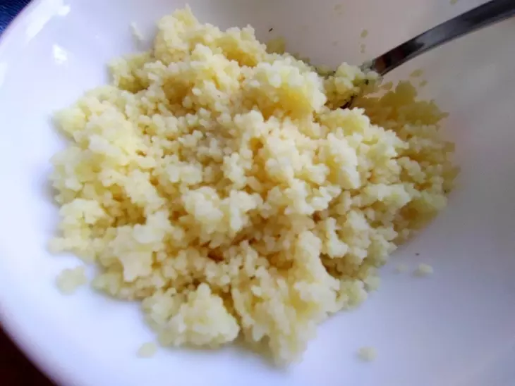 Слоёный салат с кускусом: шаг 4