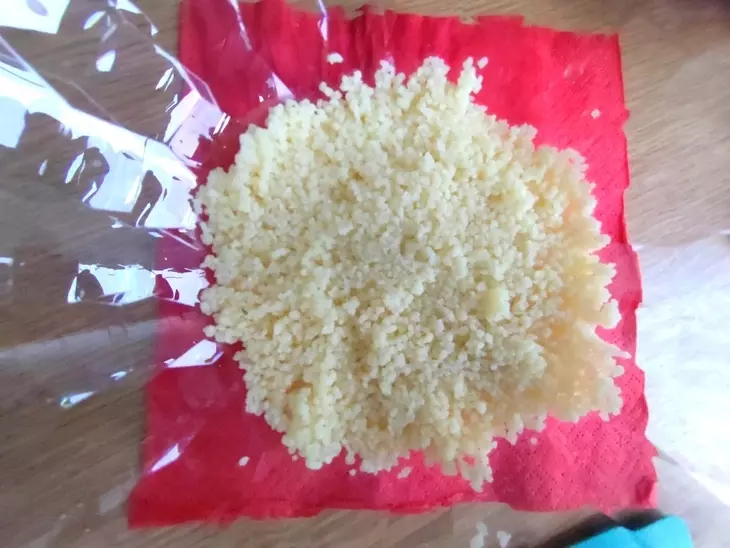 Слоёный салат с кускусом: шаг 5