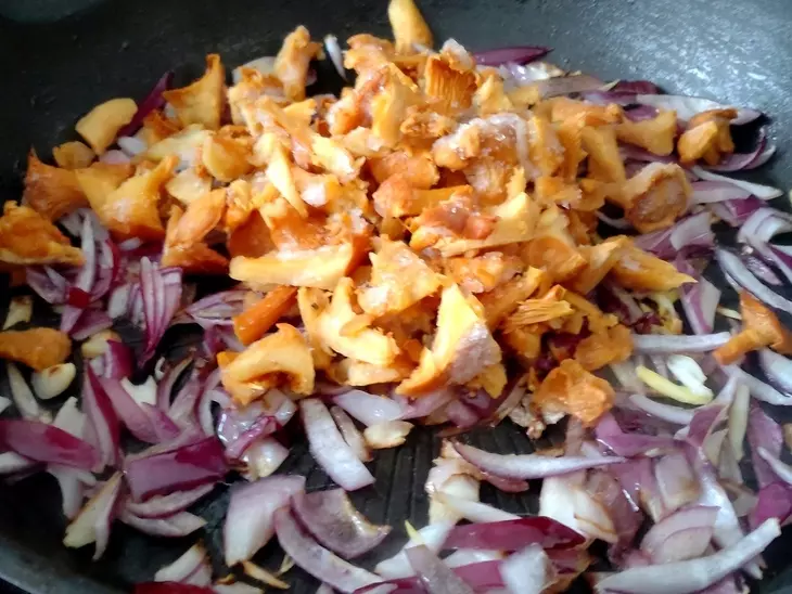Слоёный салат с кускусом: шаг 11