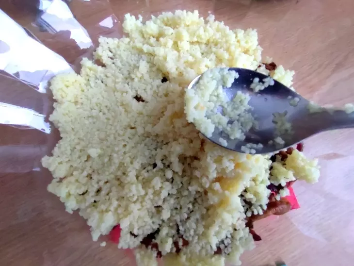 Слоёный салат с кускусом: шаг 15