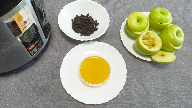 Яблоки с медом и изюмом: шаг 2