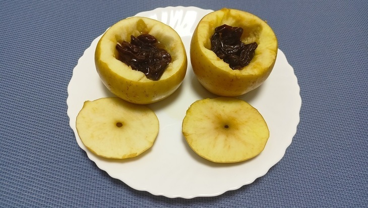 Яблоки с медом и изюмом: шаг 5