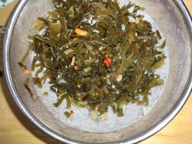 Салат из морской капусты со свёклой: шаг 1