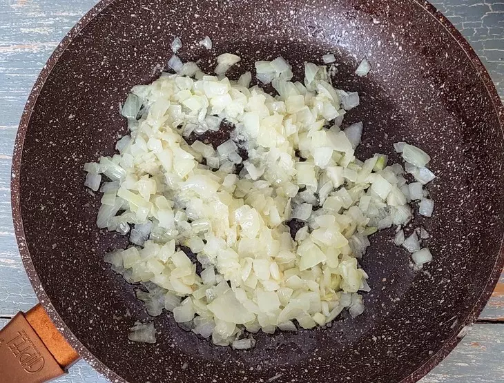 Пельменный рулет с картофелем и томатным соусом: шаг 10