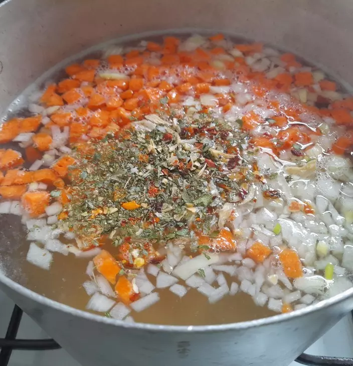 Суп с рыбой и горошком: шаг 4