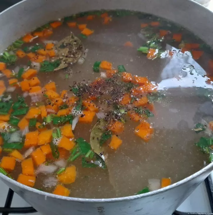 Суп с рыбой и горошком: шаг 10