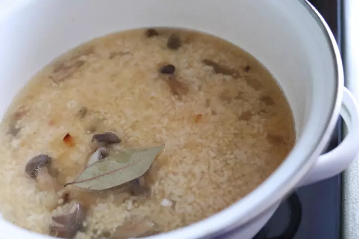 Каша "дружба" с вешенками и белыми грибами: шаг 6