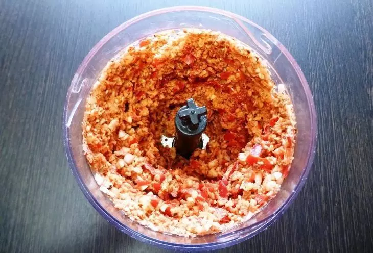 Аджика с грецкими орехами: шаг 3