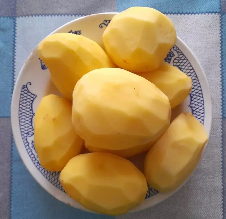 Пряные запечённые картофель и морковь: шаг 1