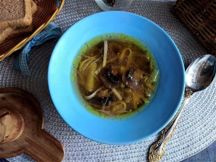 Грибной суп-лапша с сушёными шампиньонами: шаг 13