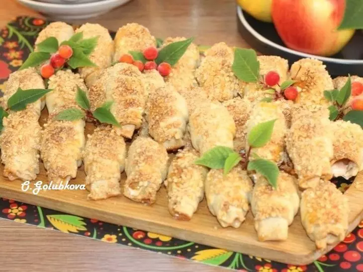Рогалики на минералке с мармеладом и орешками: шаг 16