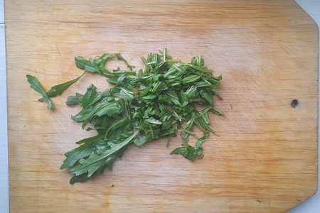 Салат из молодых овощей и зелени: шаг 1