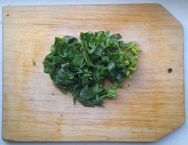 Салат из молодых овощей и зелени: шаг 2