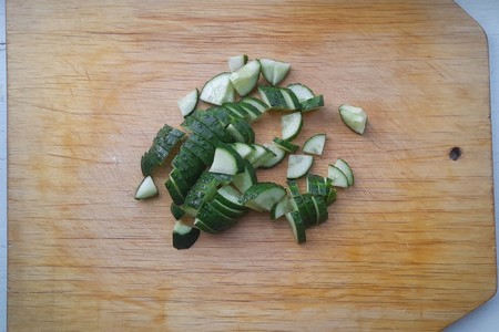 Салат из молодых овощей и зелени: шаг 6