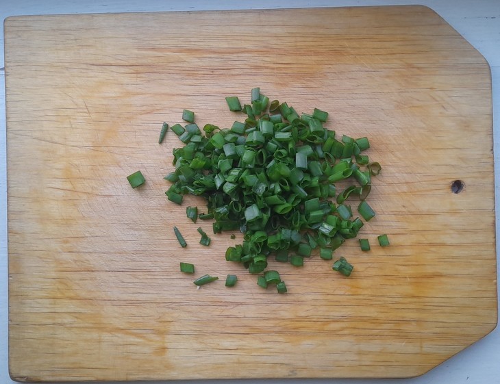 Салат из молодых овощей и зелени: шаг 8