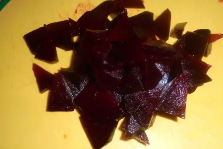 Салат со свеклой, помидорами и вяленой клюквой: шаг 3