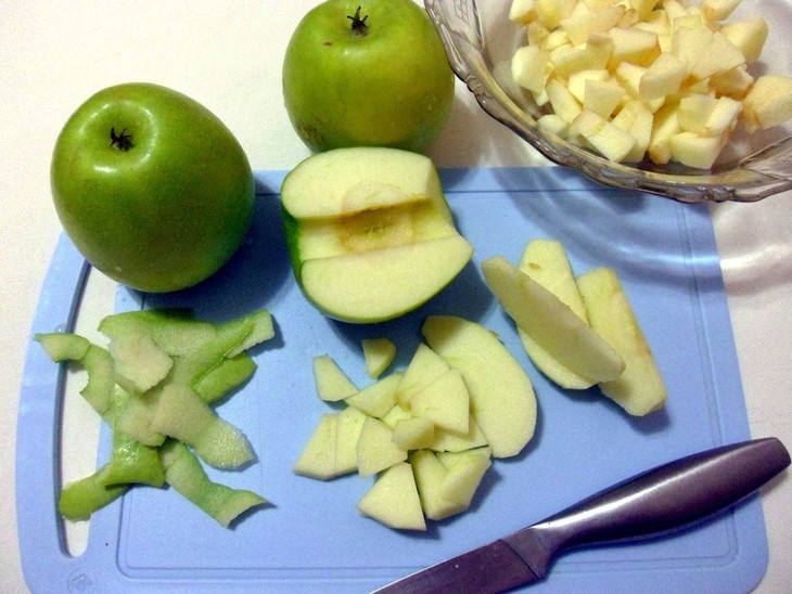 Яблочный рахат-лукум с грецкими орехами в кокосовой стружке : шаг 1