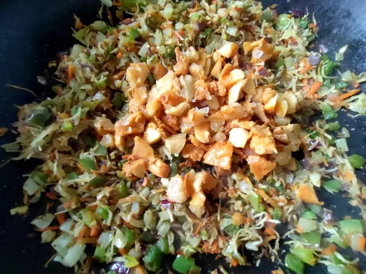 Картошка с грибами и овощами: шаг 9