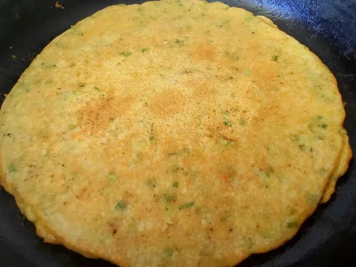 Гороховые лепёшки с луком: шаг 7